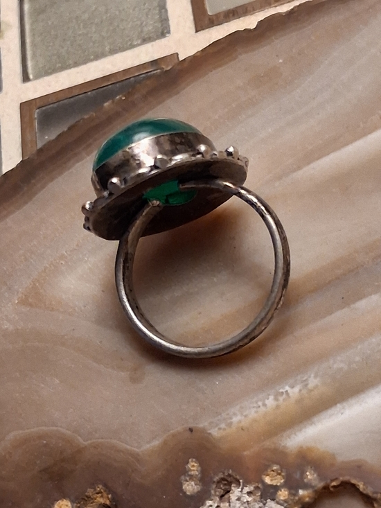 Green Oval Stone Silver-Accent Ring - Picture 4 of 7